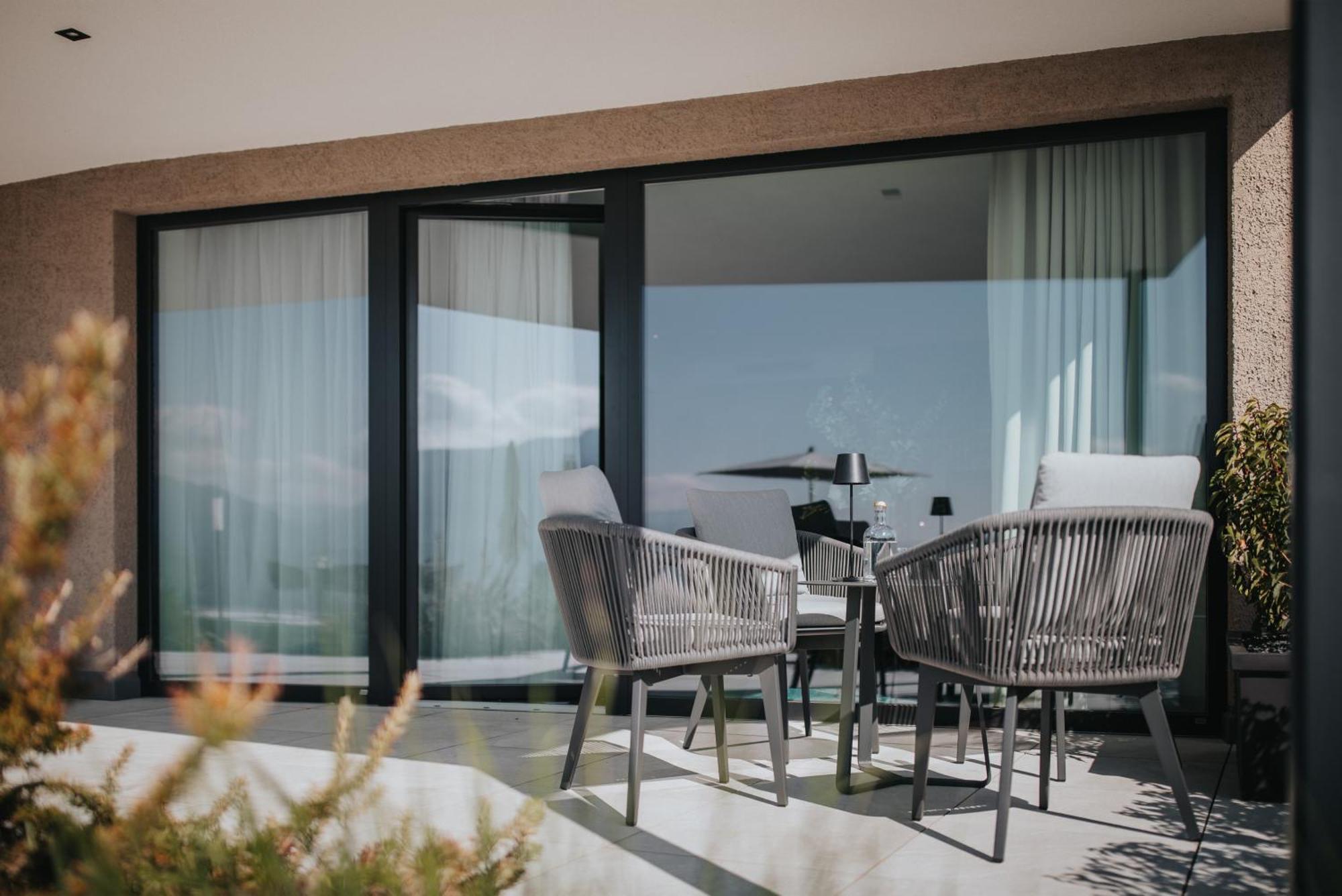 مبيت وإفطار تيرولو La Vista Panoramic Hideaway (Adults Only) الغرفة الصورة